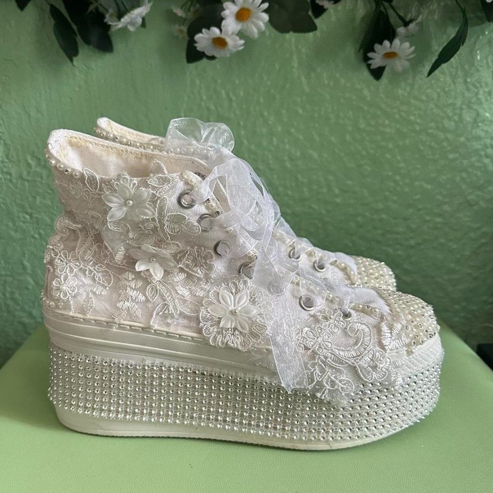 Daruga Bridal Platform Sneakers Pearl Rhinestones Lace sz 40 9 - Picture 1 of 8